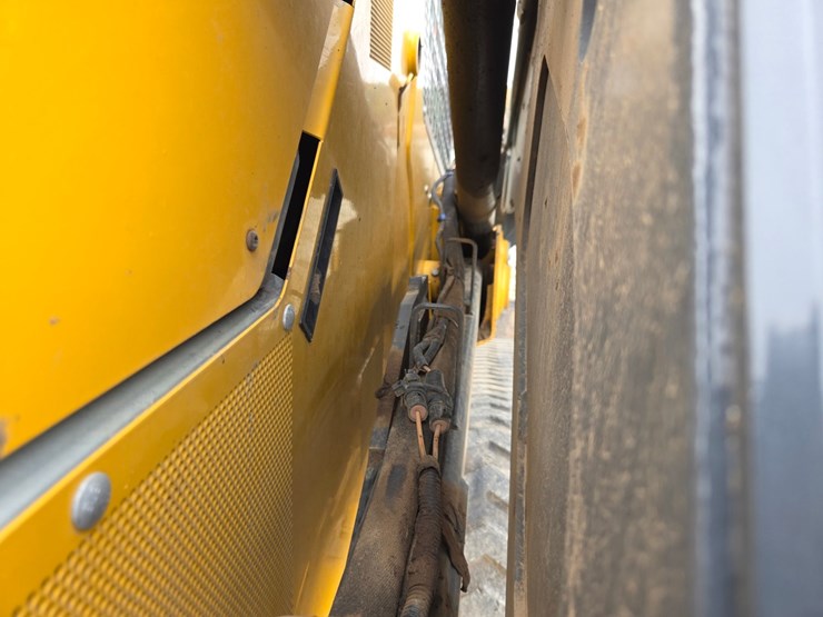 2018-deere-333g-image-23