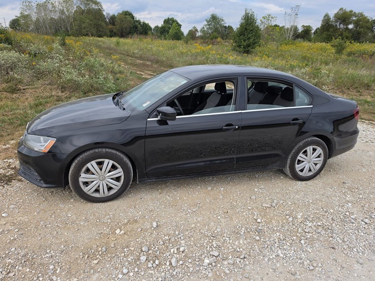 #25322-•-2017-volkswagen-jetta-passenger-car-image-5