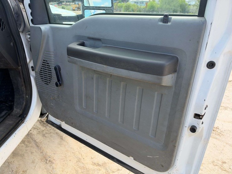 2011-ford-f450-image-17