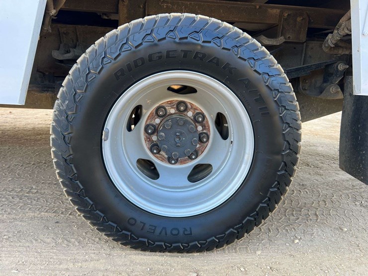 2021-chevrolet-3500hd-image-35