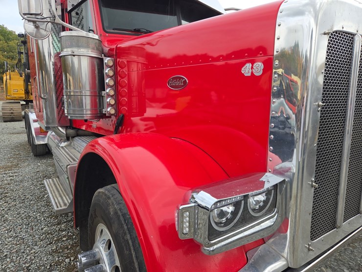 #1408-•-2014-peterbilt-388-sleeper-cab-truck-tractor-image-11