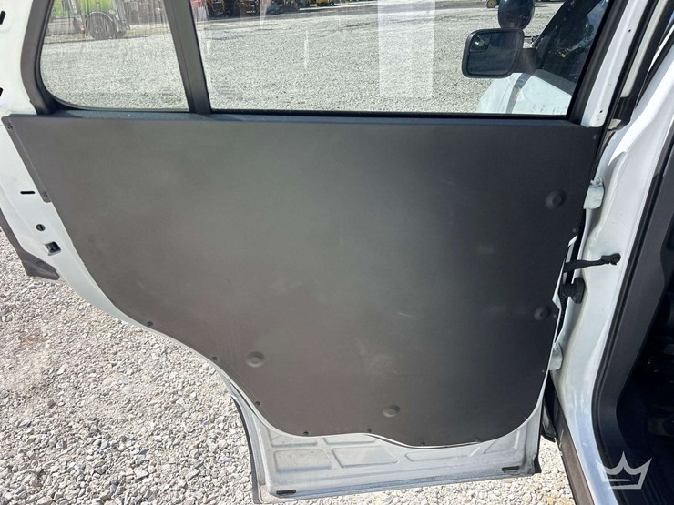 2018-ford-explorer-image-24
