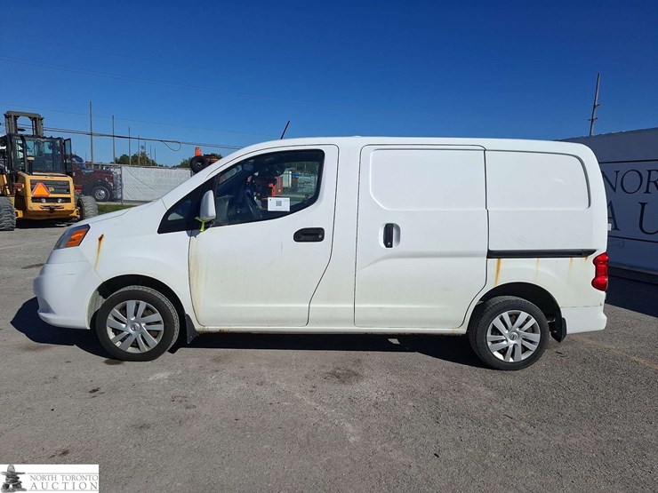 2017-nissan-nv200-image-8