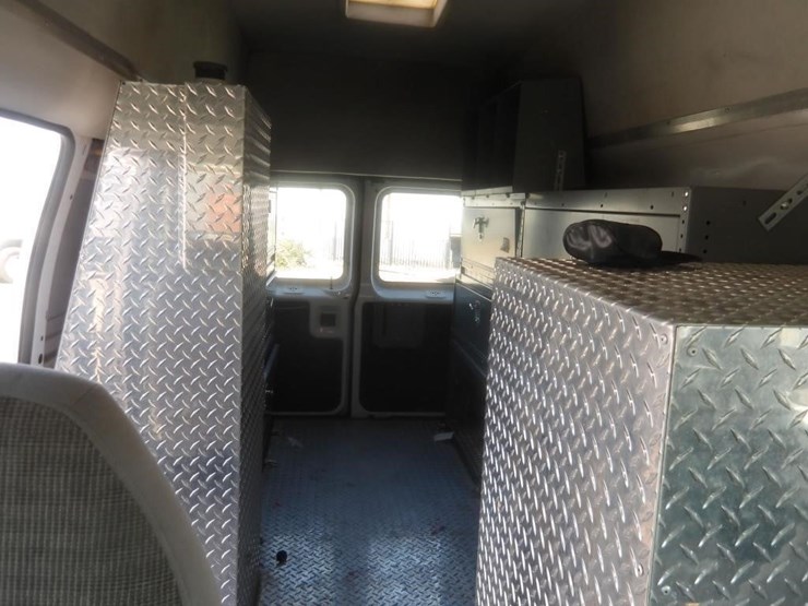 2003-utility-van-image-17