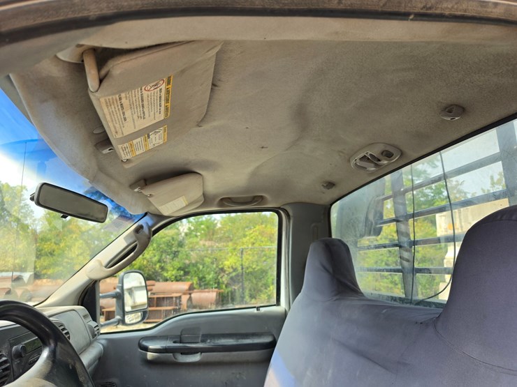 2005-ford-f550-image-46