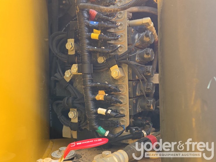 2024-komatsu-d71pxi-24-image-36