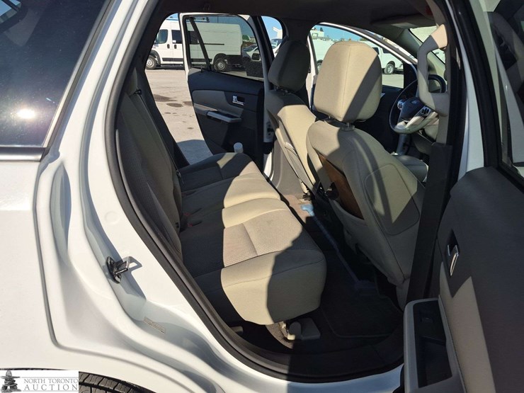 2014-ford-edge-image-24