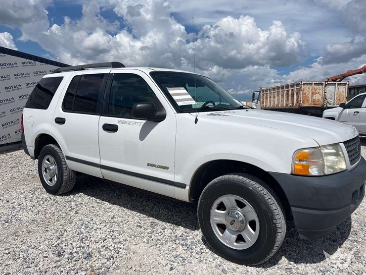 2005-ford-explorer-image-2