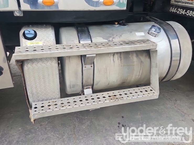 2019-freightliner-122sd-image-25