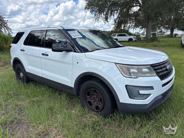 2016-ford-explorer-image-2