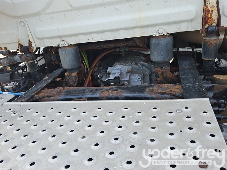 2017-freightliner-cascadia-113-image-15
