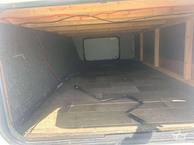 2019-28ft-keystone-coleman-toy-hauler-t/a-travel-trailer-image-6