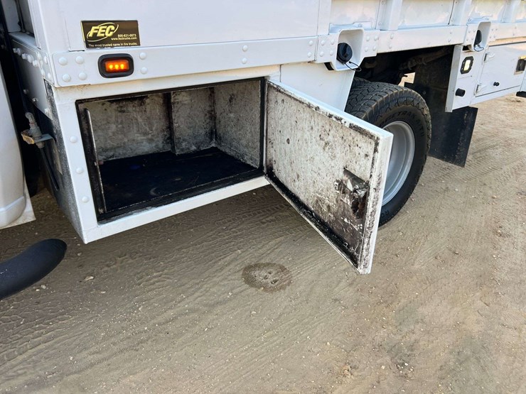 2021-chevrolet-3500hd-image-26