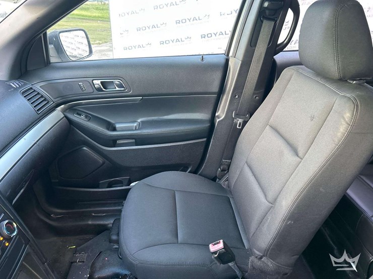 2016-ford-explorer-image-19