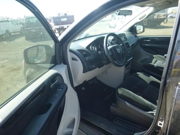2017-dodge-grand-caravan-image-5