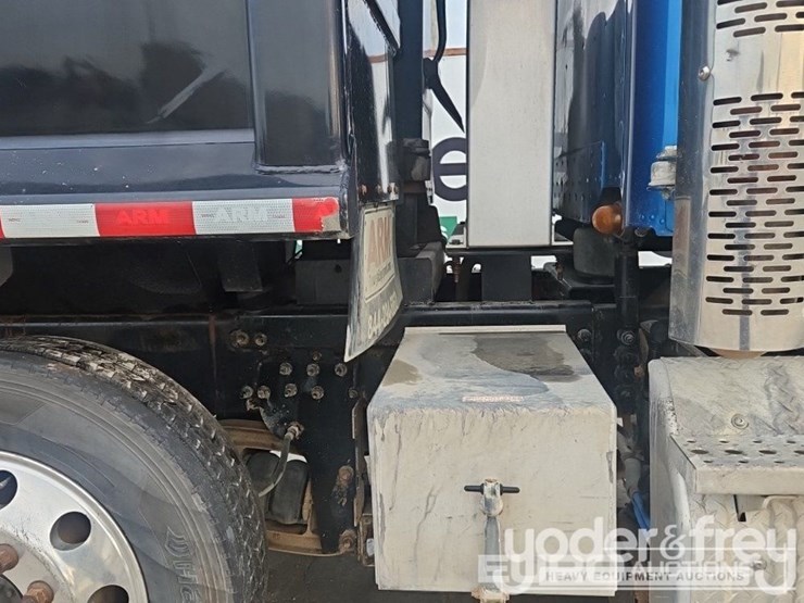 2019-freightliner-122sd-image-56
