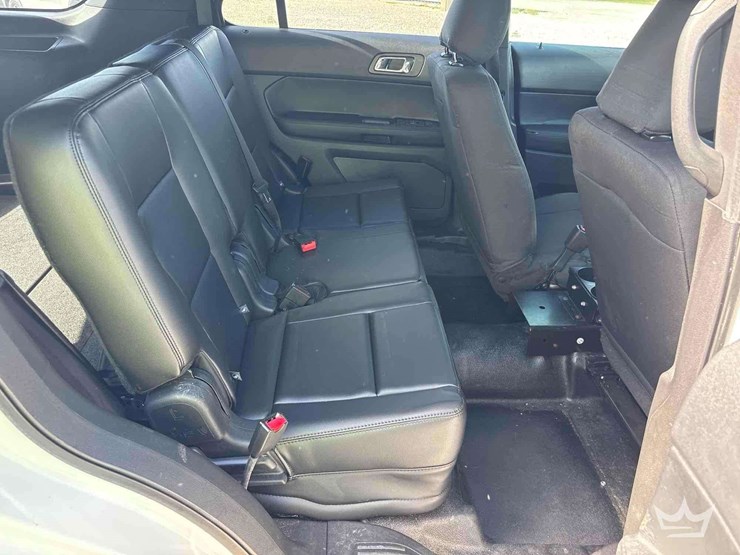 2016-ford-explorer-image-22