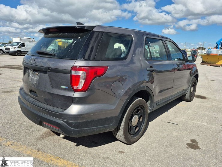 2019-ford-explorer-image-5