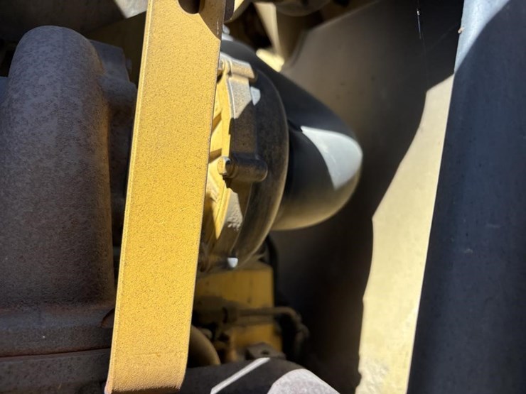 2005-deere-410g-image-54