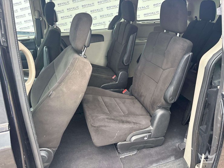 2013-dodge-grand-caravan-image-16