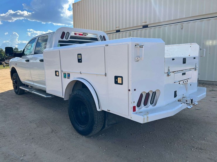 2023-dodge-3500-image-2