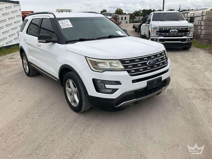 2017-ford-explorer-image-2