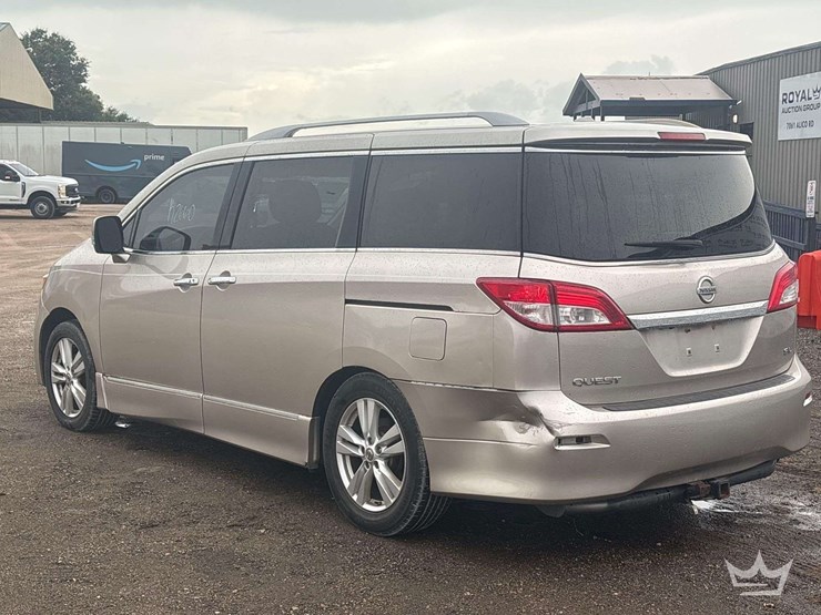 2012-nissan-quest-image-4