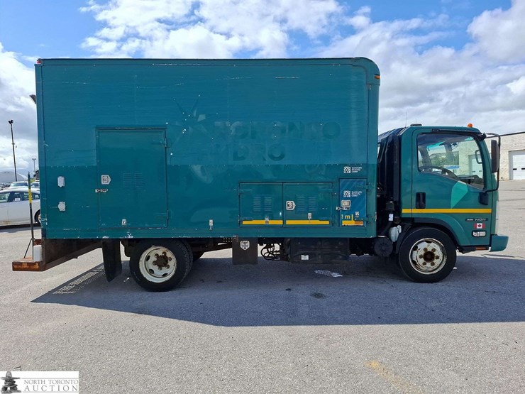 2014-isuzu-nqr-image-4
