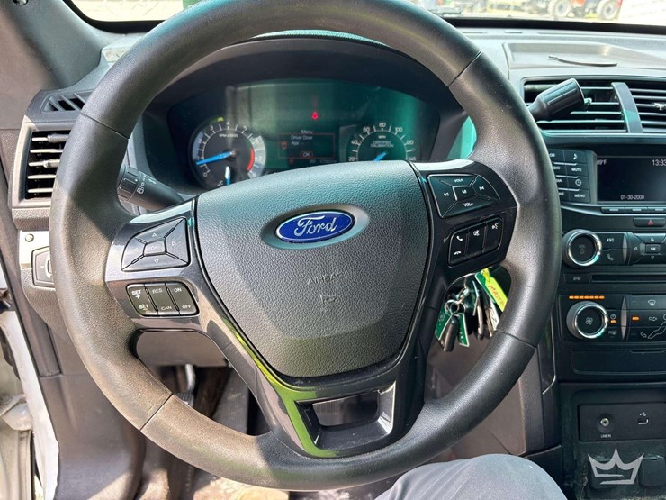 2016-ford-explorer-image-10