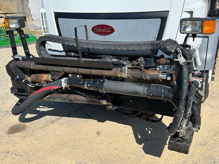 2015-peterbilt-220-image-12