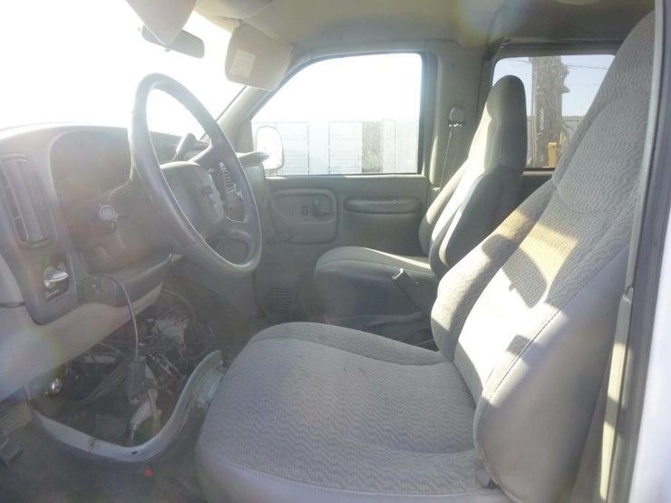 1999-gmc-3500-image-9