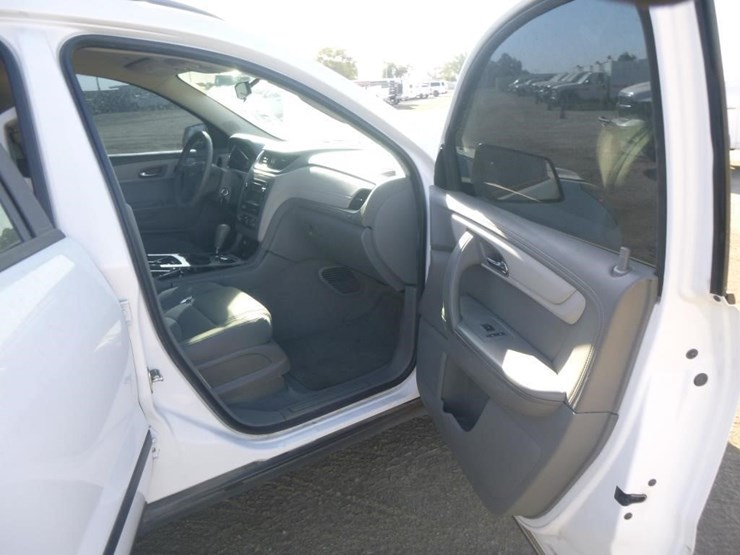2017-chevrolet-traverse-image-16