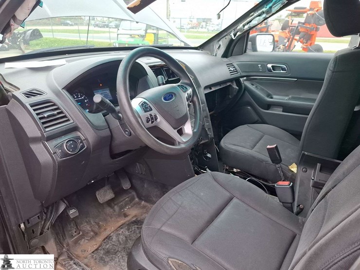 2015-ford-explorer-image-10
