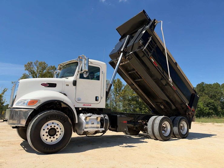 2020-peterbilt-348-image-1