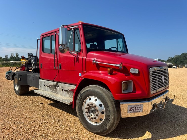 2001-freightliner-fl80-image-9
