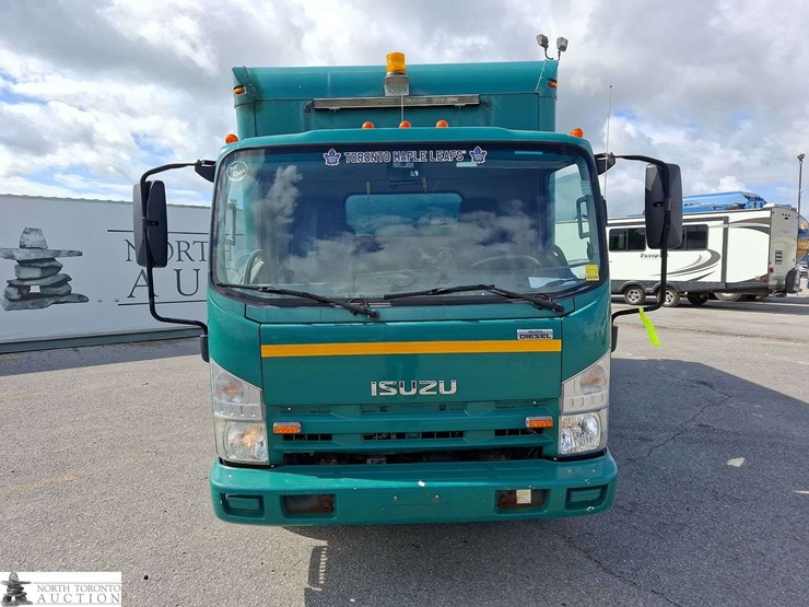 2014-isuzu-nqr-image-2