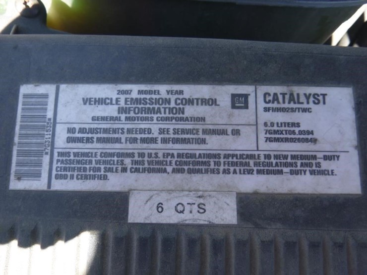 2007-chevrolet-suburban-image-12