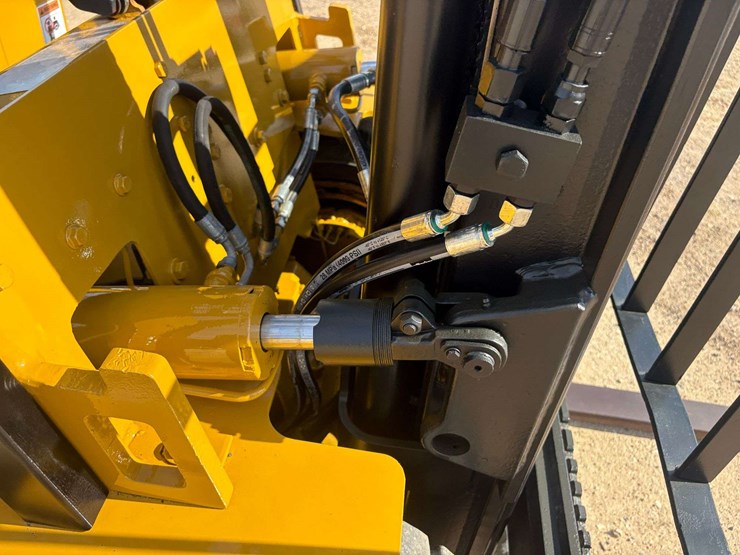 caterpillar-v40d-image-17