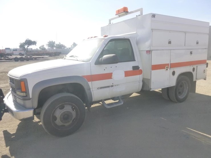 2002-chevrolet-3500hd-image-2