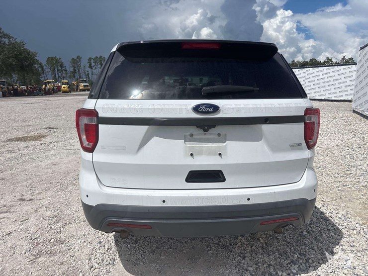 2016-ford-explorer-image-26