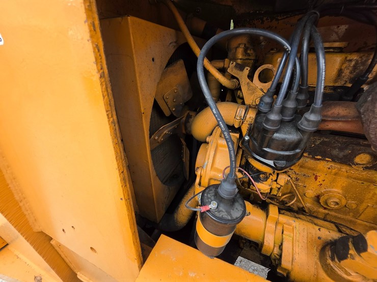 #25323-•-allis-chalmers-708c-fork-lift-image-24