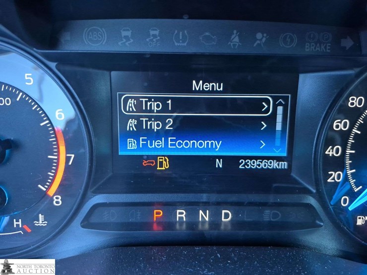 2017-ford-explorer-image-18