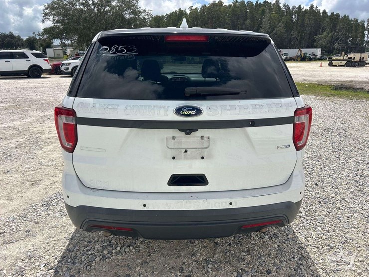2016-ford-explorer-image-28