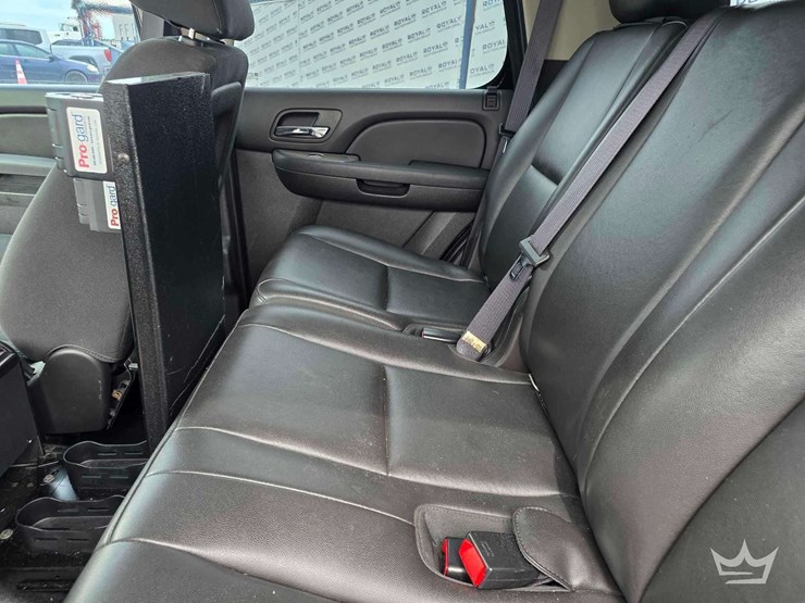 2013-chevrolet-tahoe-image-21
