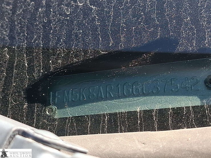 2016-ford-explorer-image-15