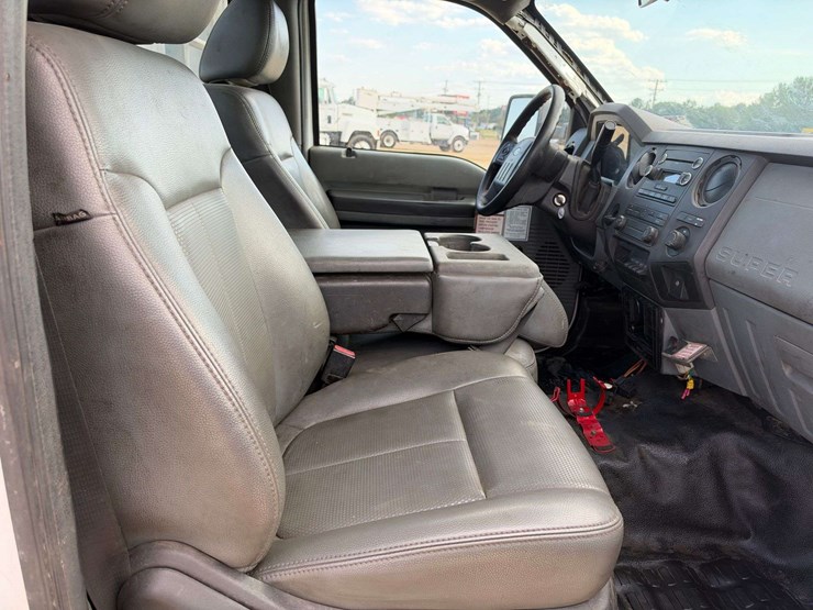2011-ford-f450-image-19