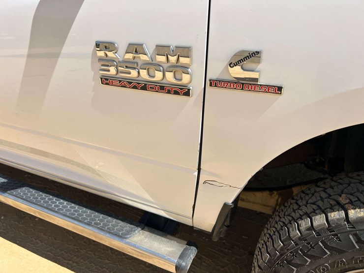 2015-dodge-3500-image-35