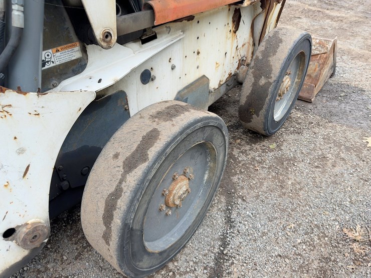 2005-bobcat-s300-image-12