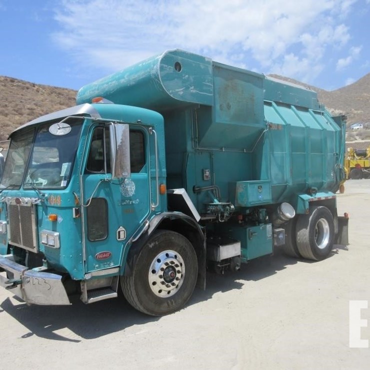 2009 PETERBILT 320