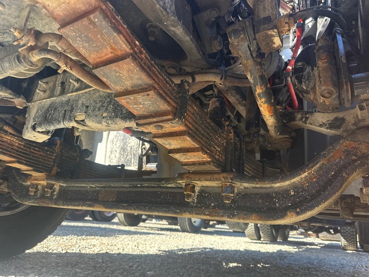 2015-freightliner-114sd-image-49
